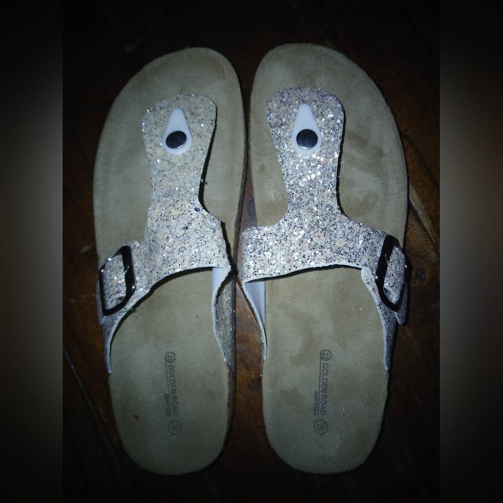 Golden Road NEW YORK, Silver Glitter Sandals. Like New